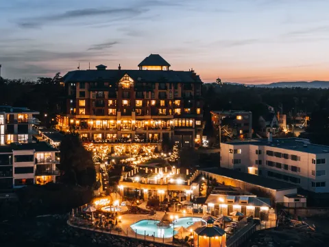 Oak Bay Beach Hotel