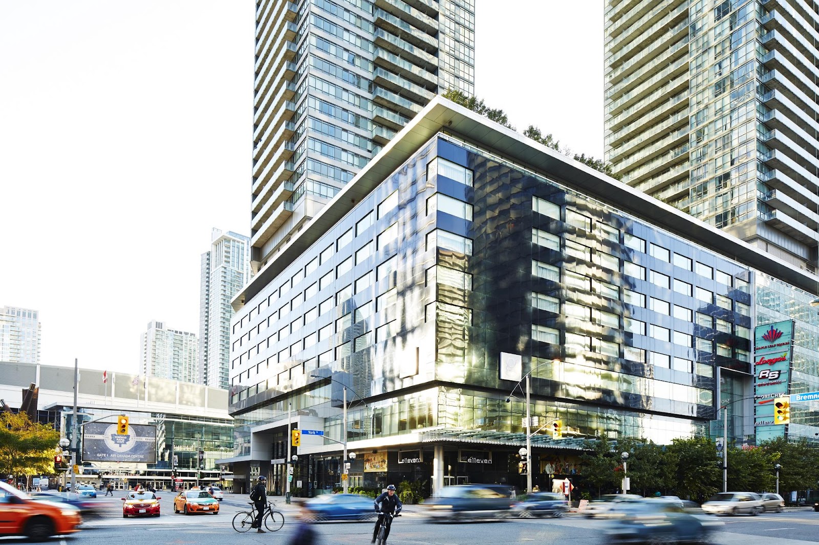 Le Germain Hotel Maple Leaf Square