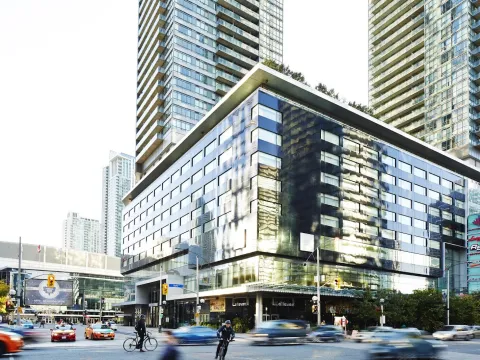 Le Germain Hotel Maple Leaf Square