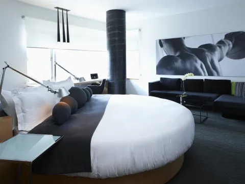 Le Germain Hotel Maple Leaf Square