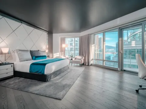 Paradox Hotel Vancouver