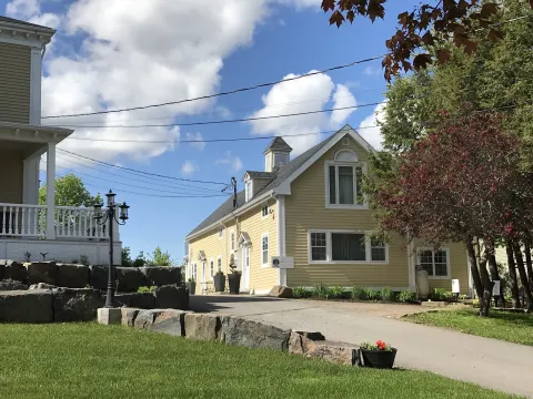 Tattingstone Inn
