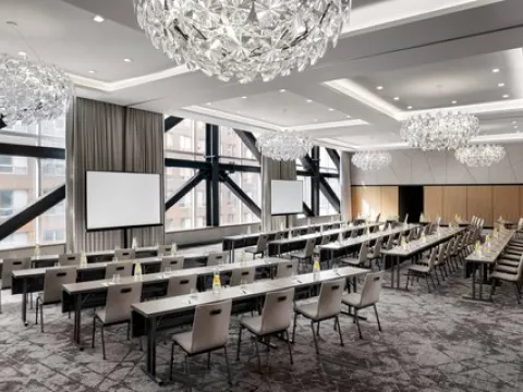 Humaniti Hotel Montreal, Autograph Collection