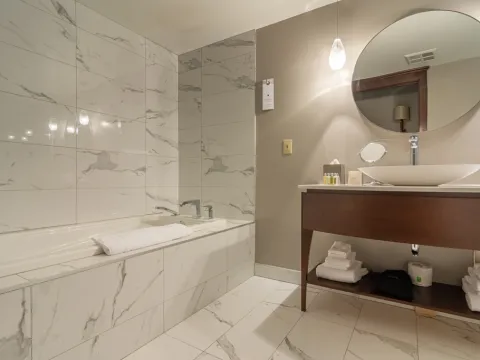 Le Saint-Sulpice Hotel Montreal