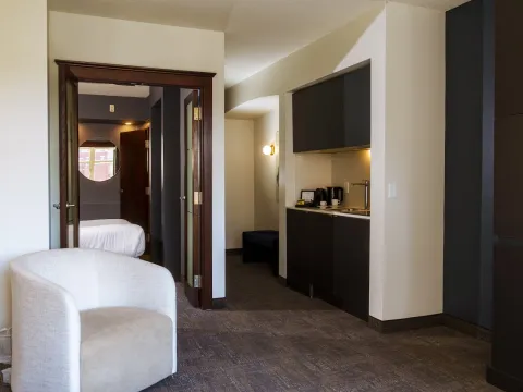 Le Saint-Sulpice Hotel Montreal