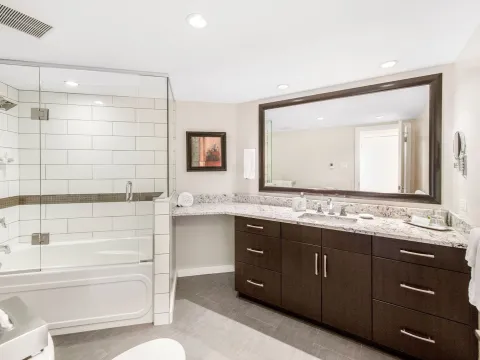 Victoria Regent Waterfront Hotel & Suites