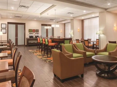 Hampton Inn & Suites Edmonton/West